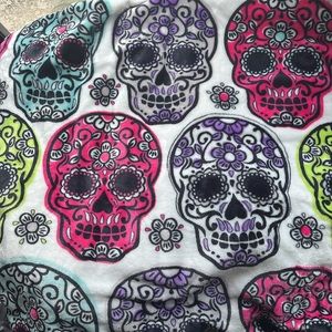 Well Dressed Home Sugar Skull Throw Blanket white 60x70” new taken out of bag